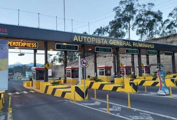 Accidente m&uacute;ltiple en la Autopista General Rumi&ntilde;ahui