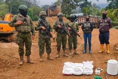 Militares ejecutaron operaciones contra miner&iacute;a ilegal en dos provincias.