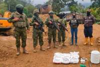 Militares ejecutaron operaciones contra miner&iacute;a ilegal en dos provincias.