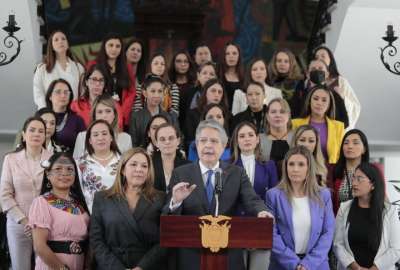 El Primer Mandatario se reuni&oacute; con todas las mujeres que forman parte de su Gobierno.