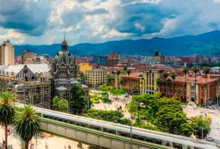 En Colombia se prev&eacute; aumentos de precios por la escalada del d&oacute;lar a casi 5000 pesos