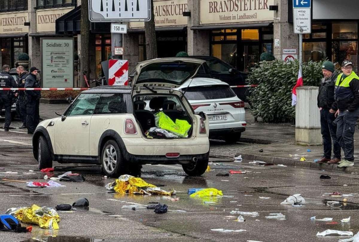 Un joven atropelló a un grupo de manifestantes en Múnich, Alemania. 
