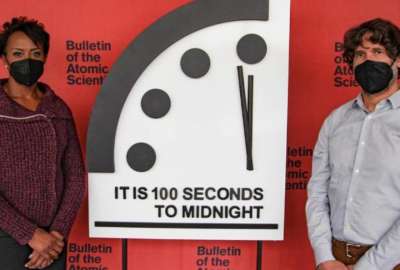 "Reloj del Juicio Final" marc&oacute; 100 segundos para el apocalipsis