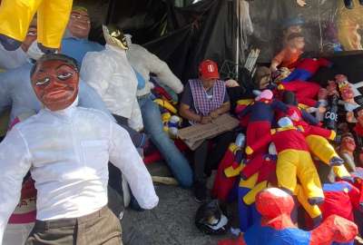 En Quito a&uacute;n se mantiene la tradici&oacute;n familiar de elaborar y vender monigotes