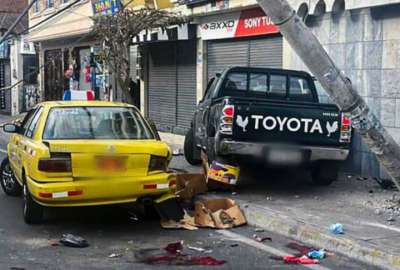 Los adultos mayores iban a tomar un taxi cuando fueron embestidos.