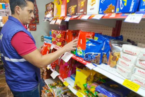 En inspecciones, Arcsa encontr&oacute; 900 productos caducados entre las canastas navide&ntilde;as.&nbsp;