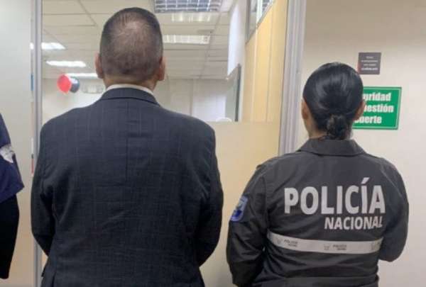 Polic&iacute;a Nacional detuvo a dos personas que ten&iacute;an turnos falsos para sacar pasaportes