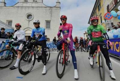 Richard Carapaz cedi&oacute; el maillot verde