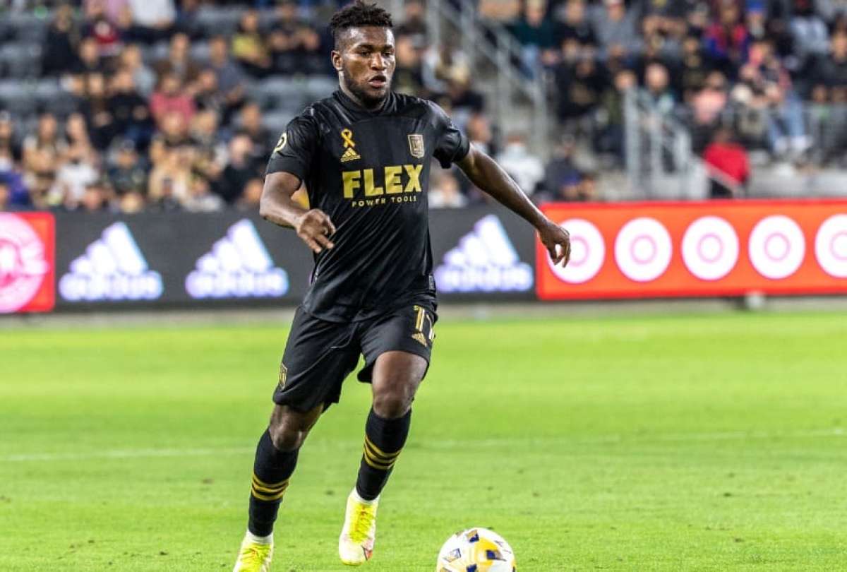 José Cifuentes permanecerá en el LAFC mientras busca un nuevo club en Europa. 