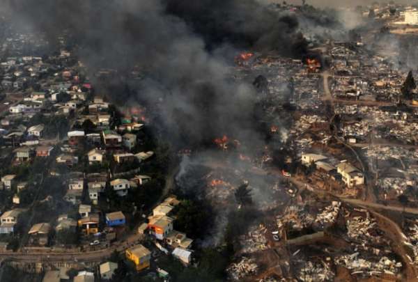 Adem&aacute;s de las personas fallecidas, los incendios en Chile han dejado al menos 40.000 afectados por la destrucci&oacute;n de sus viviendas.
