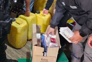 Loja: Arcsa decomisa 150 litros de licor y 1680 cigarrillos irregulares