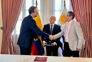 Ecuador y Uruguay firman convenio de &ldquo;Cielos Abiertos&rdquo; para transporte a&eacute;reo