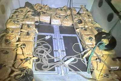 La Polic&iacute;a Nacional decomis&oacute; en las costas de Santa Elena, 100 bultos de droga camuflados en una embarcaci&oacute;n. Hay tres detenidos.