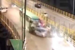 Quito: Impactante choque m&uacute;ltiple captado en video