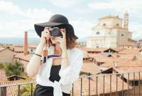 El 49% de los viajeros españoles escogió un destino turístico influenciado por las redes sociales.