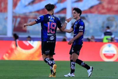 Lautaro D&iacute;az (izq.) y Lorenzo Faravelli se encuentran en el equipo ideal de la Copa Sudamericana 2022. 