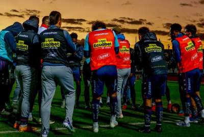 El Nacional perdi&oacute; otro jugador por no pagar los sue