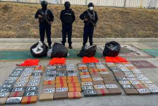 Polic&iacute;a y Armada del Ecuador capturan un buque con 116 kilos de coca&iacute;na