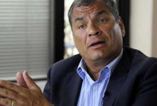 Rafael Correa fue acusado de traici&oacute;n a la Patria