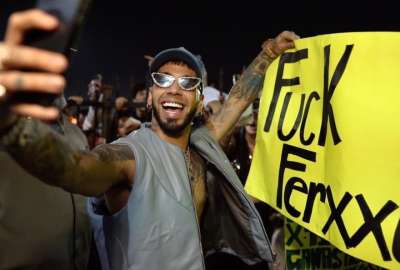 Anuel public&oacute; una fotograf&iacute;a suya con un letrero de dice &ldquo;Fuck Ferxxo&rdquo; y escribi&oacute;: &ldquo;Y esta se la de dedic&oacute; a tu novio bb&rdquo;.