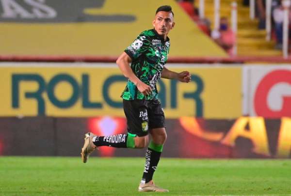 &Aacute;ngel Mena super&oacute; su lesi&oacute;n y retorn&oacute; a la Liga MX