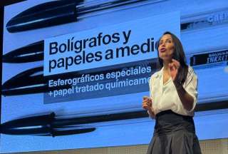 Luisa Gonz&aacute;lez presenta su teor&iacute;a de tinta m&aacute;gica en Argentina, mientras el corre&iacute;smo enfrenta fracturas internas