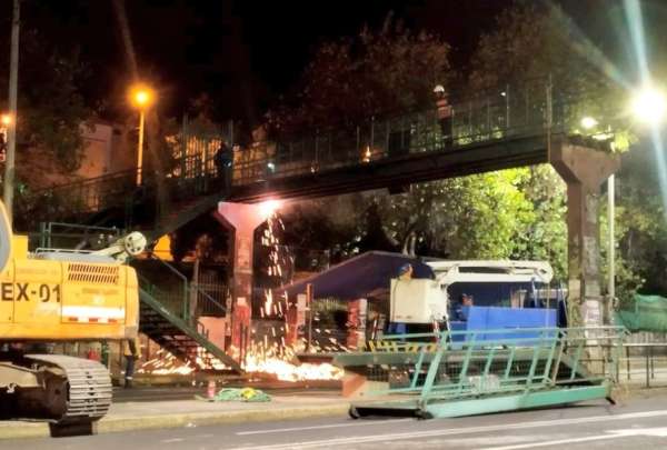 As&iacute; avanza el desmontaje del puente de la U. Central.