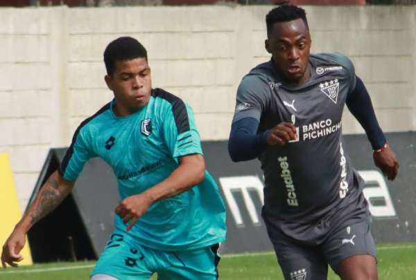 El Nacional felicit&oacute; a Renato Ibarra, que ahora juega en LDU, con una imagen con la camiseta roja del club