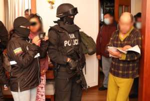 Ordenan prohibici&oacute;n de salida del pa&iacute;s para el Prefecto de Cotopaxi