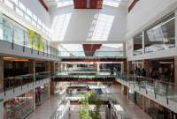 La crisis eléctrica y cortes de luz cambian los horarios de atención de los centros comerciales.
