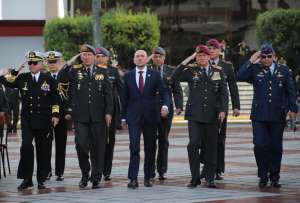 El 27 de noviembre del 2023, el actual Ministro de Defensa se reuni&oacute; con la anterior c&uacute;pula militar.
