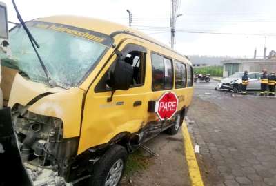Tres infantes resultaron afectados por el choque que involucr&oacute; a una furgoneta escolar