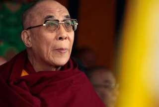 Video del&nbsp; Dal&aacute;i Lama tocando la pierna de Lady Gaga causa indignaci&oacute;n&nbsp;