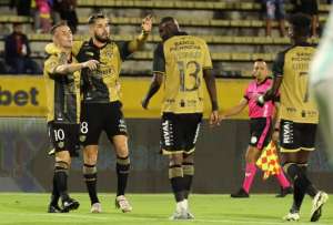 Barcelona gan&oacute; en Quito y sigue vivo en la etapa