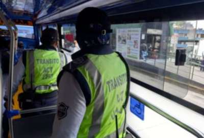 Se intensifican controles de certificados de vacunaci&oacute;n en el transporte p&uacute;blico de Quito
