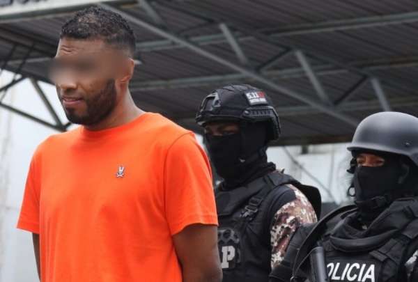 Julio Alberto M., alias "Negro Tulio", tambi&eacute;n tiene sentencias por terrorismo, asociaci&oacute;n il&iacute;cita, robo y asesinato. 