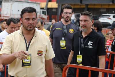 Antonio &Aacute;lvarez (izq.) fue elegido como nuevo presidente del Barcelona SC. 