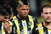 El jugador Billy Arce tendría un pie fuera del Peñarol.