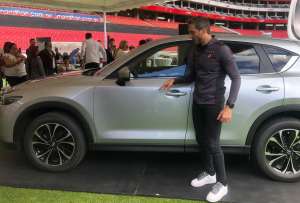 Luis Zubeld&iacute;a recibi&oacute; un veh&iacute;culo nuevo