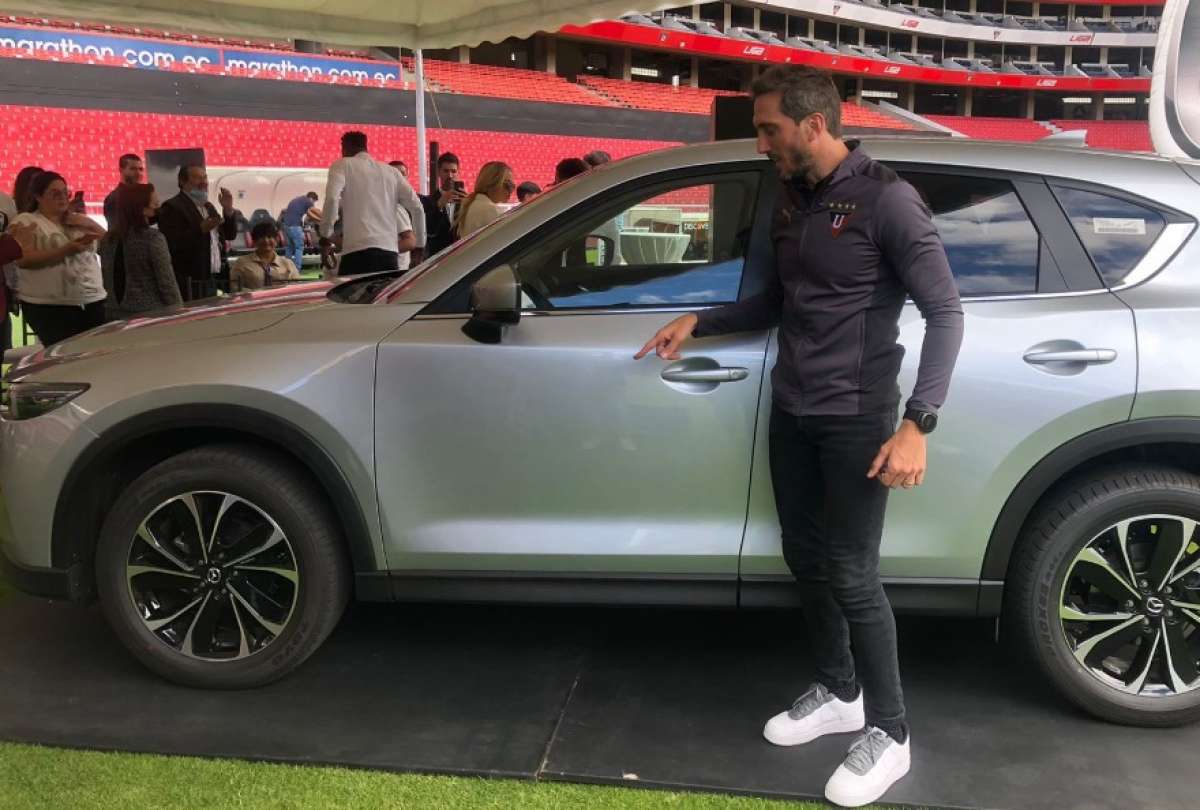 Luis Zubeld&iacute;a recibi&oacute; un veh&iacute;culo nuevo