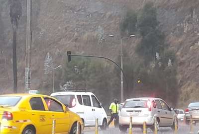 El contraflujo en la autopista General Rumi&ntilde;ahui se suspende temporalmente