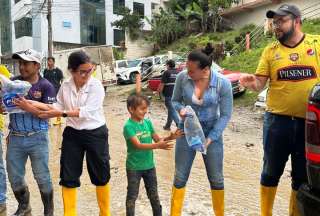 Se entregaron 50.000 litros de agua y una planta potabilizadora para atender la emergencia en el cant&oacute;n Pi&ntilde;as