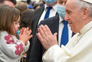 Papa Francisco considera ego&iacute;stas a los que prefieren macotas en vez de hijos