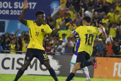 Kendry Pa&eacute;z manej&oacute; la mitad de la cancha tricolor