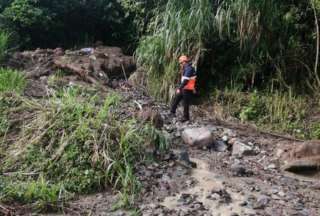 Un deslizamiento se produjo en la v&iacute;a Al&oacute;ag-Santo Domingo
