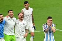 Lionel Messi 8der.) busca su primer t&iacute;tulo mundial en Qatar 2022