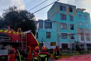 Dos personas afectadas por incendio al sur de Quito