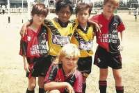 El momento en el que Messi consol&oacute; a un rival peruano en un torneo infantil