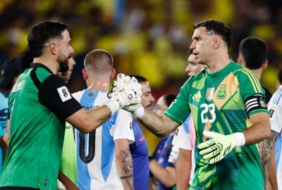 "Dibu" Mart&iacute;nez cuestiona el arbitraje tras perder con Ecuador
