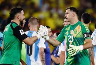 "Dibu" Mart&iacute;nez cuestiona el arbitraje tras perder con Ecuador